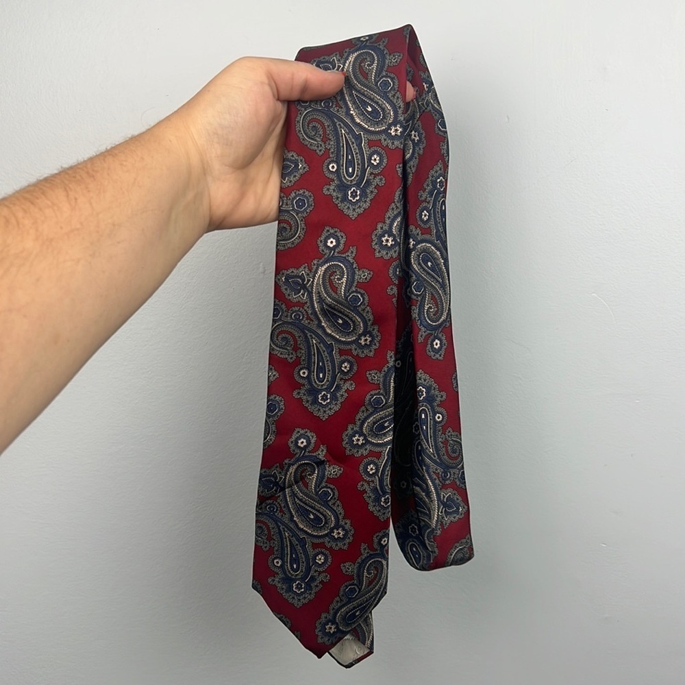 Oscar de la Renta Couture men’s paisley silk tie